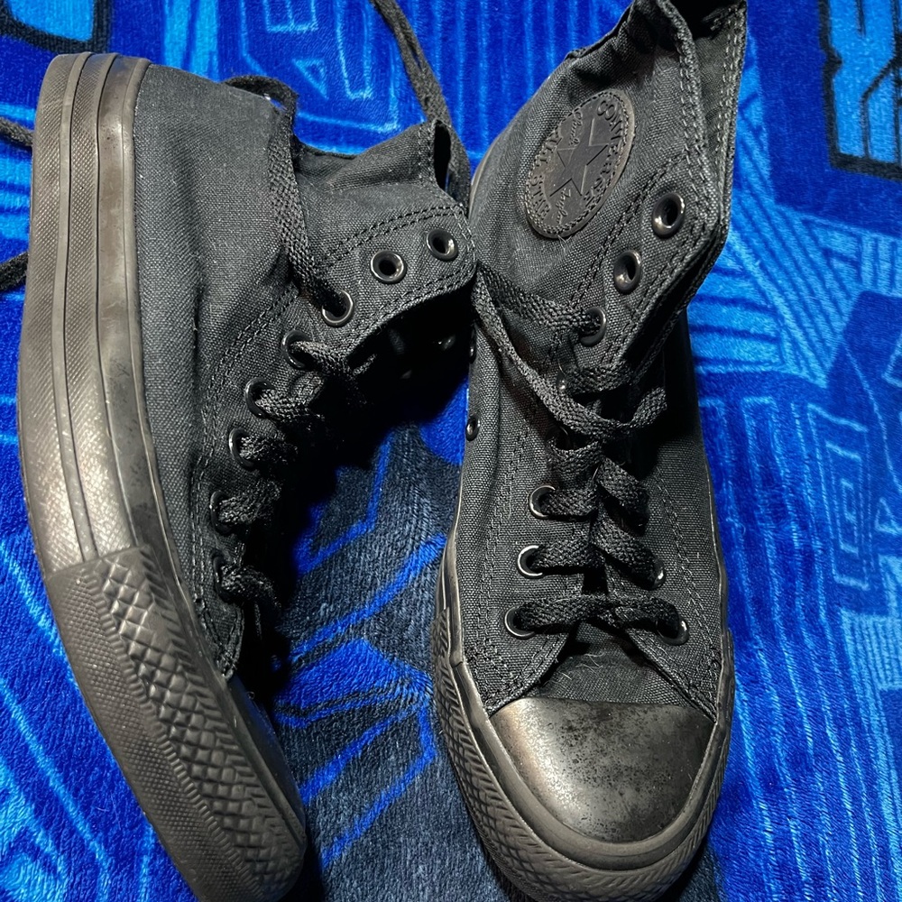 Size 7Y chucks